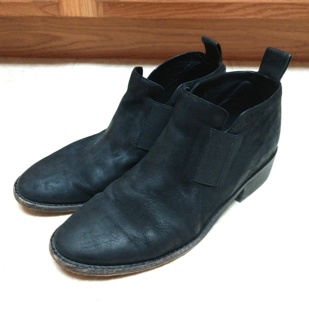 Eileen Fisher pull on ankle bootie